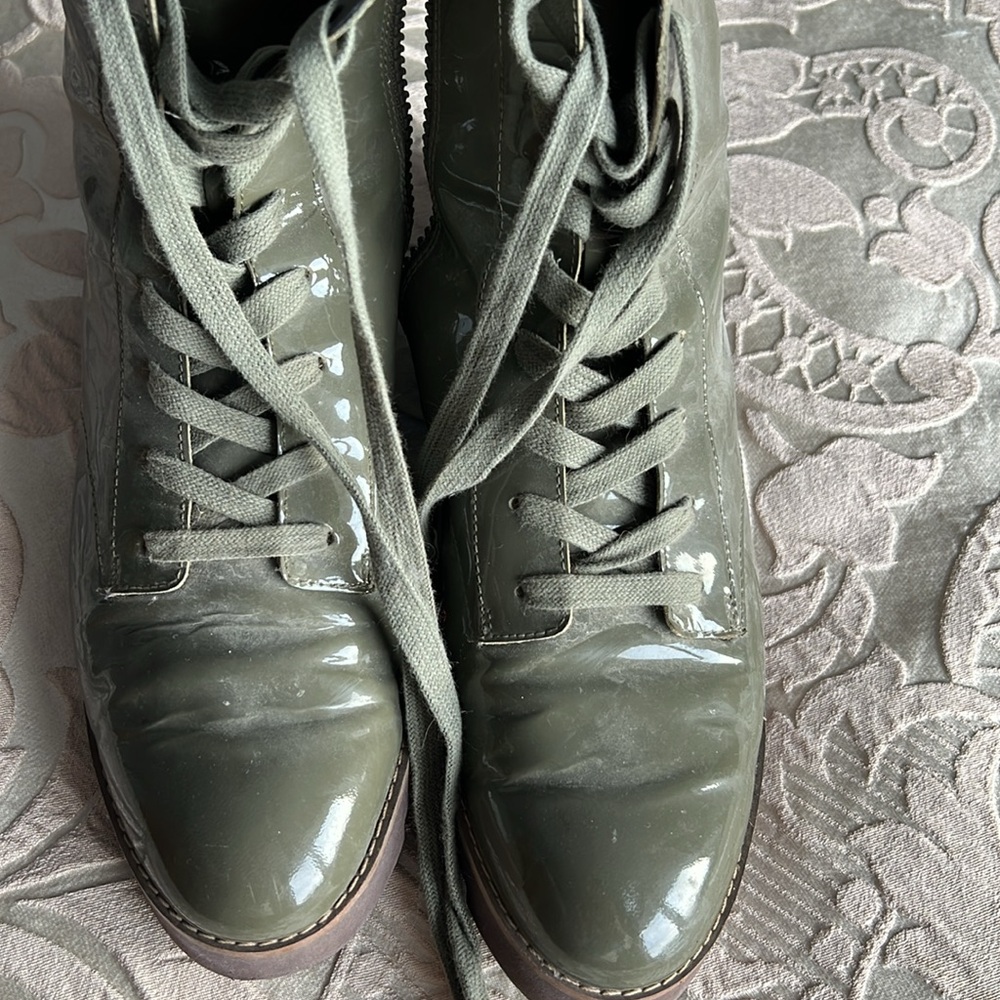 Women’s Vionic boots - Picture 2 of 3